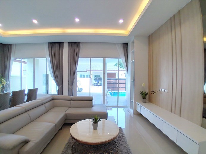 House for sale Huay Yai Pattaya showing the living room House for sale Huay Yai Pattaya showing the living room