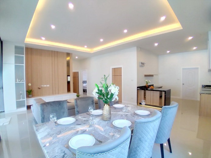 House for sale Huay Yai Pattaya showing the open plan concept 