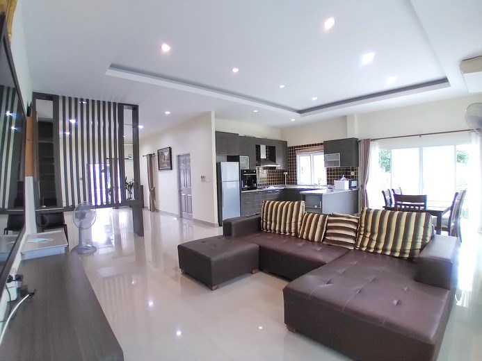 House for sale Huay Yai Pattaya showing the open plan concept House for sale Huay Yai Pattaya showing the open plan concept