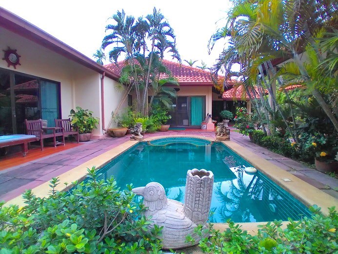 House for sale Huay Yai Pattaya showing the poolside terrace 