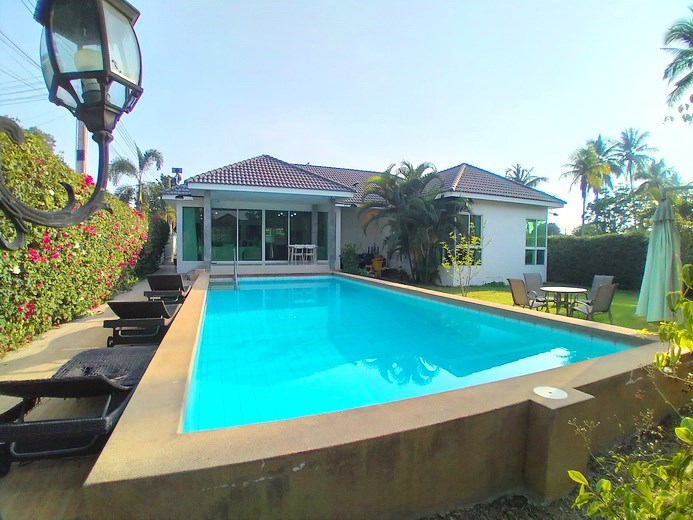 House for sale Huay Yai Pattaya showing the poolside terrace and house House for sale Huay Yai Pattaya showing the poolside terrace and house