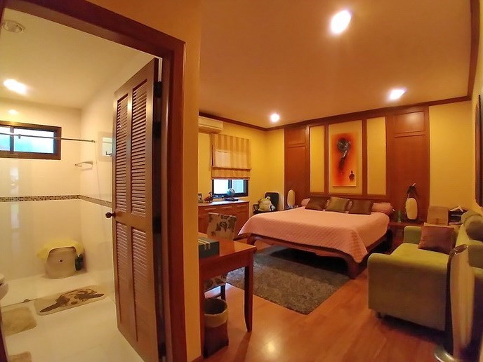 House for sale Huay Yai Pattaya showing the second bedroom suite House for sale Huay Yai Pattaya showing the second bedroom suite