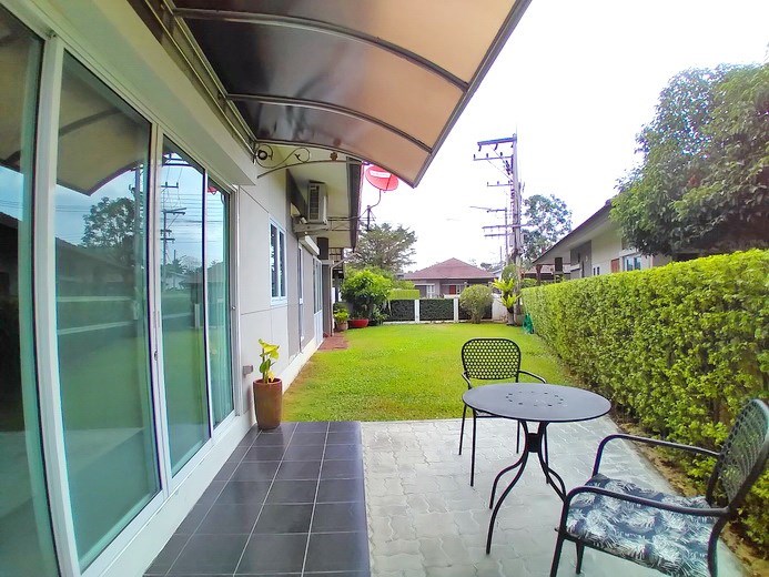 House for sale Huay Yai Pattaya showing the terrace and garden House for sale Huay Yai Pattaya showing the terrace and garden