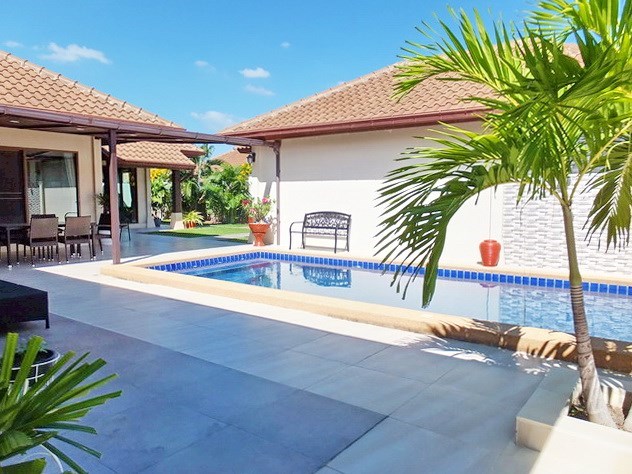 House For Sale Huay Yai Pattaya showing the terraces and pool