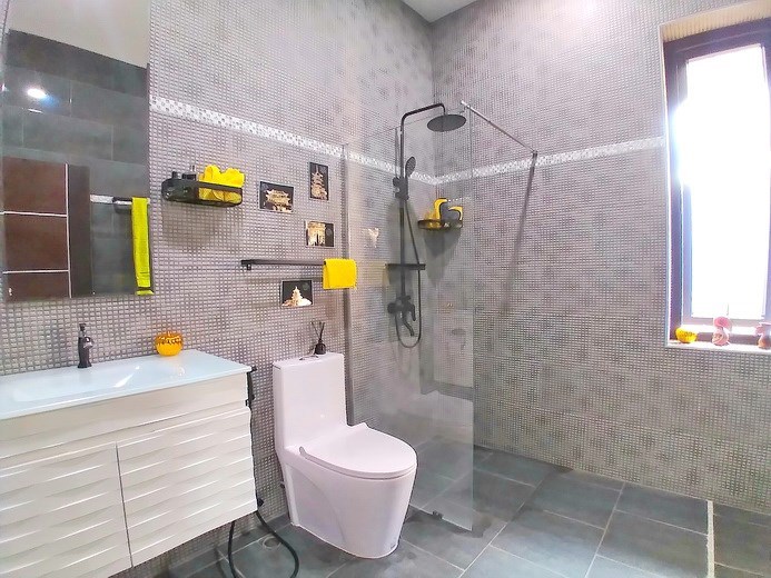 House for sale Huay Yai Pattaya showing the third bathroom House for sale Huay Yai Pattaya showing the third bathroom