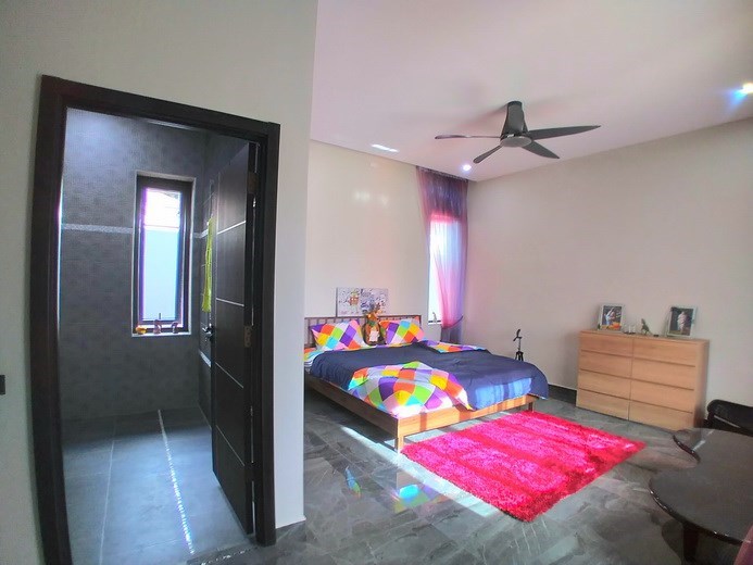 House for sale Huay Yai Pattaya showing the third bedroom suite House for sale Huay Yai Pattaya showing the third bedroom suite