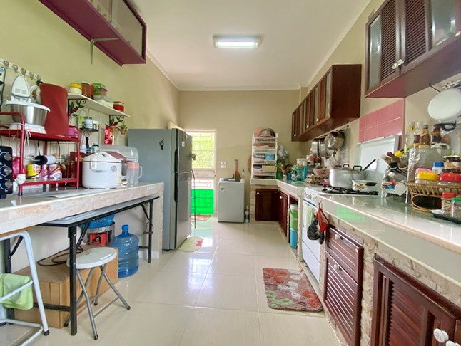 House for sale Huay Yai showing the kitchen 