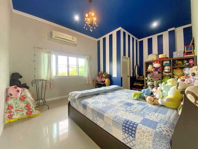 House for sale Huay Yai showing the third bedroom suite 