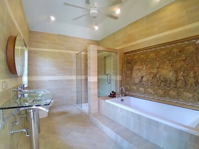 House for sale Jomtien Park Villas showing the fourth bathroom House for sale Jomtien Park Villas showing the fourth bathroom