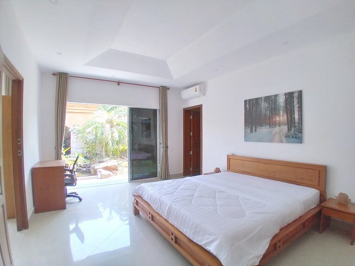 House for sale Jomtien Park Villas showing the fourth bedroom garden view House for sale Jomtien Park Villas showing the fourth bedroom garden view
