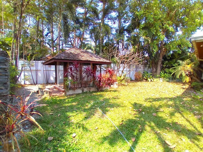 House for sale Jomtien Park Villas showing the garden House for sale Jomtien Park Villas showing the garden