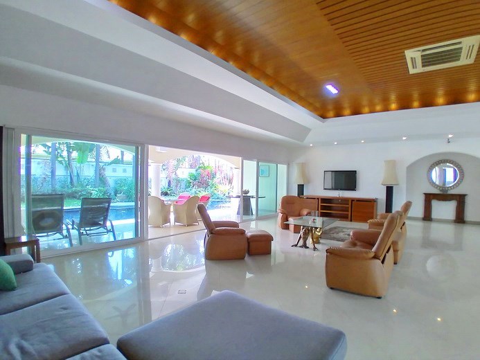 House for sale Jomtien Park Villas showing the living area House for sale Jomtien Park Villas showing the living area