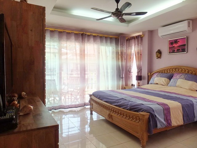 House for Sale Jomtien showing the second bedroom 