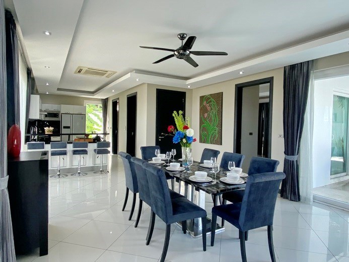 House for sale Jomtien showing the dining and kitchen areas 