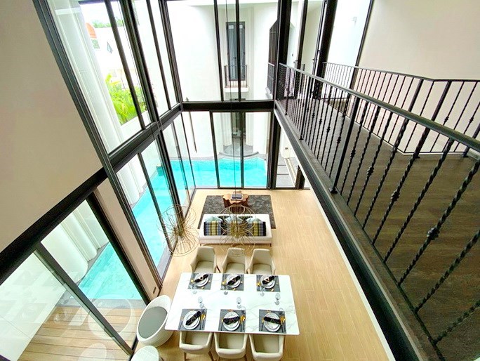 House for sale Jomtien showing the dining and living areas 