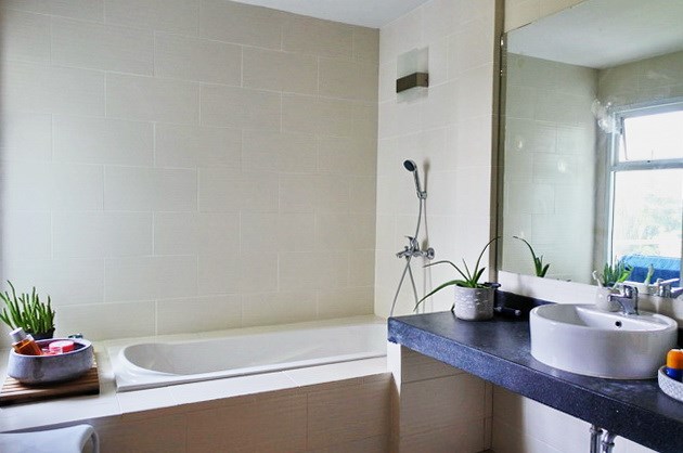 House for sale Jomtien showing the master bathroom