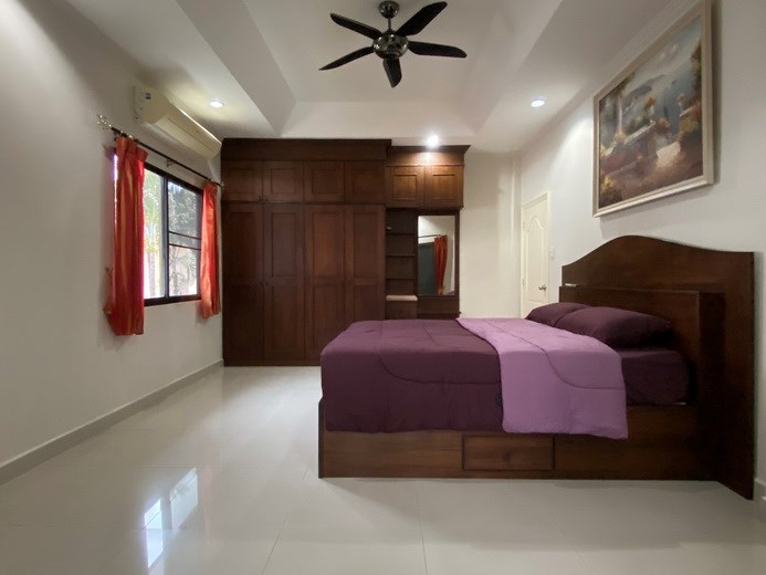 House for sale Jomtien showing the second bedroom with built-in wardrobes 