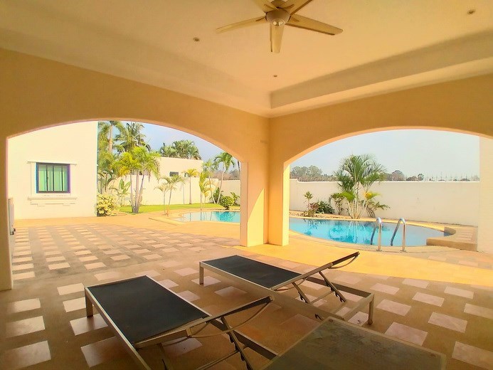 House for sale Mabprachan Pattaya showing the covered terrace House for sale Mabprachan Pattaya showing the covered terrace