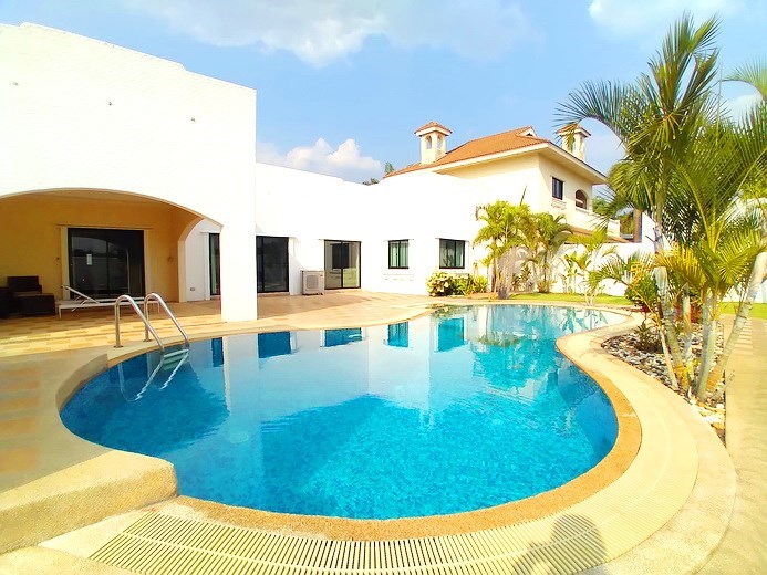 House for sale Mabprachan Pattaya showing the covered terrace and pool House for sale Mabprachan Pattaya showing the covered terrace and pool