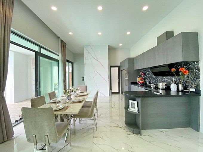 House for sale Mabprachan Pattaya showing the dining and kitchen concept 
