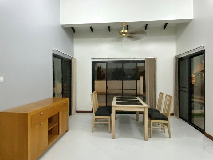 House for sale Mabprachan Pattaya showing the dining area House for sale Mabprachan Pattaya showing the dining area
