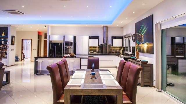 House for sale Mabprachan Pattaya showing the dining and kitchen areas House for sale Mabprachan Pattaya showing the dining and kitchen areas