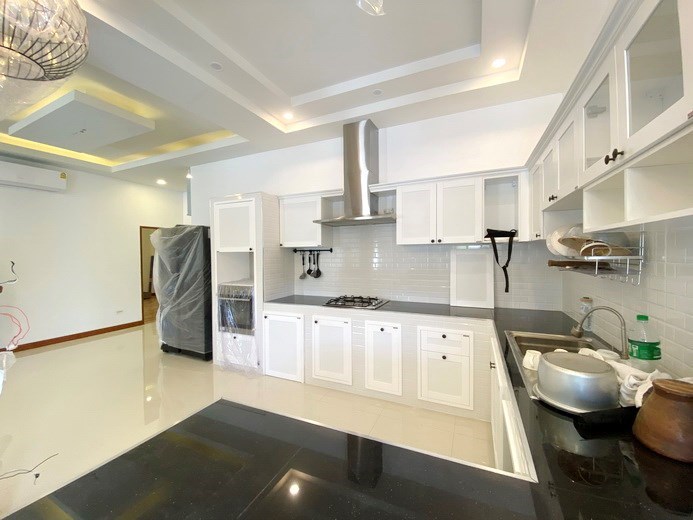 House for sale Mabprachan Pattaya showing the kitchen