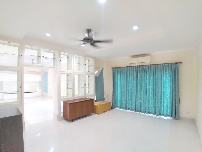 House for sale Mabprachan Pattaya showing the office area concept  