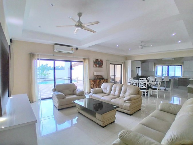 House for sale Mabprachan Pattaya showing the open plan concept House for sale Mabprachan Pattaya showing the open plan concept