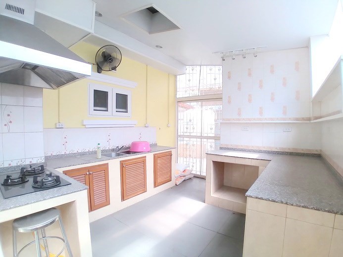 House for sale Mabprachan Pattaya showing the outside Thai kitchen House for sale Mabprachan Pattaya showing the outside Thai kitchen