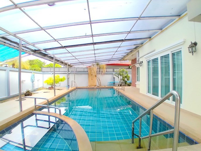 House for sale Mabprachan Pattaya showing the pool and poolside shower House for sale Mabprachan Pattaya showing the pool and poolside shower