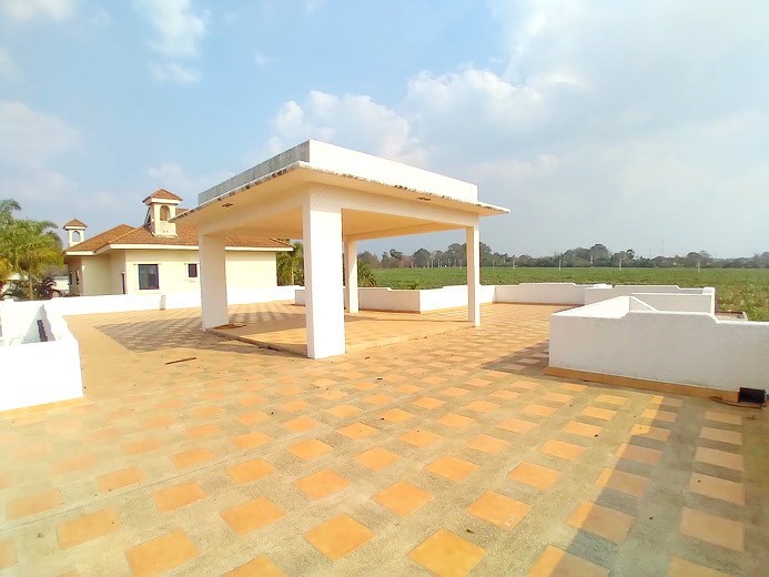 House for sale Mabprachan Pattaya showing the rooftop terrace House for sale Mabprachan Pattaya showing the rooftop terrace