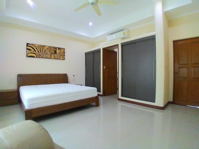 House for sale Mabprachan Pattaya showing the second bedroom suite House for sale Mabprachan Pattaya showing the second bedroom suite