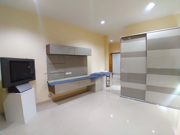 House for sale Mabprachan Pattaya showing the second bedroom with built-in furniture House for sale Mabprachan Pattaya showing the second bedroom with built-in furniture