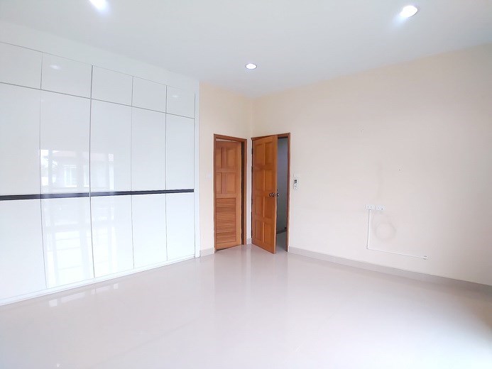 House for sale Mabprachan Pattaya showing the third bedroom suite House for sale Mabprachan Pattaya showing the third bedroom suite