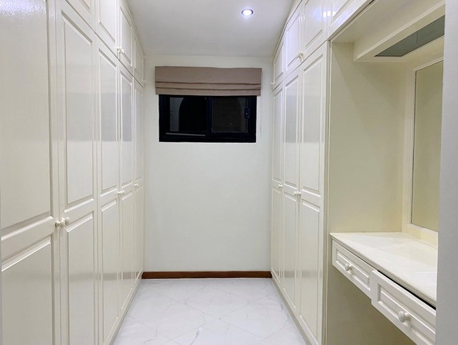 House for sale Mabprachan Pattaya showing the master bedroom with walk-in wardrobes House for sale Mabprachan Pattaya showing the master bedroom with walk-in wardrobes