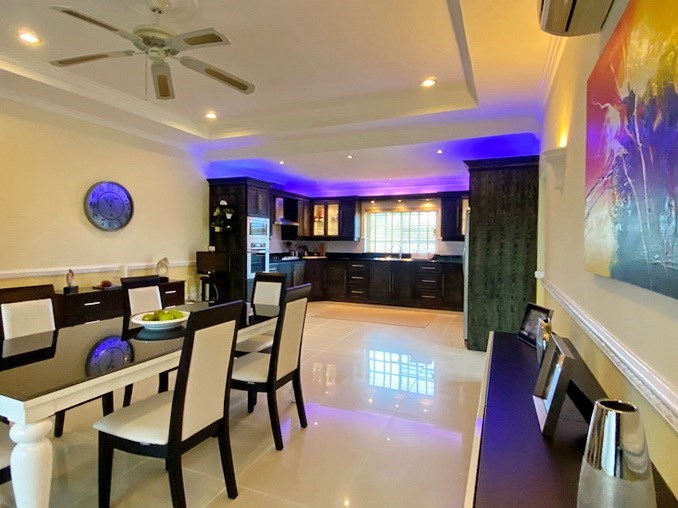 House for sale Mabprachan Pattaya showing the dining and kitchen areas