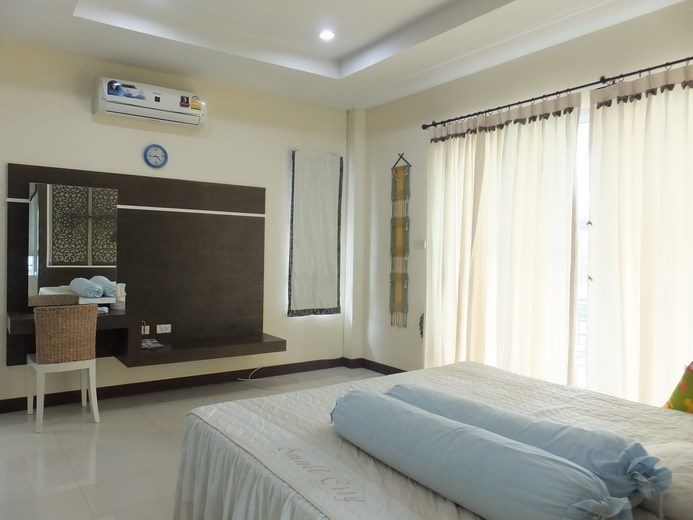 House for sale Na Jomtien Pattaya showing the master bedroom and balcony 