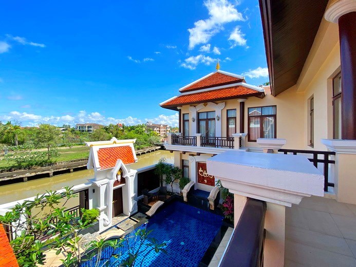 House for sale Na Jomtien showing the balcony views 
