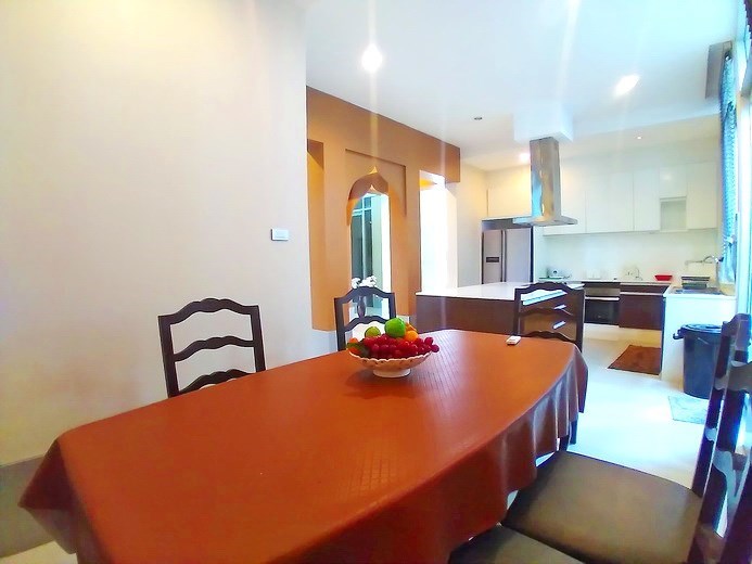 House for sale Na Jomtien showing the dining and kitchen areas 