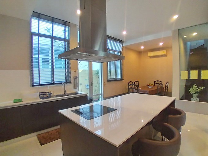 House for sale Na Jomtien showing the kitchen and dining areas 
