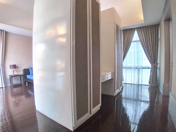 House for sale Na Jomtien showing the third bedroom with dressing area 