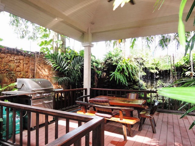 House for sale Pattaya showing the BBQ area
