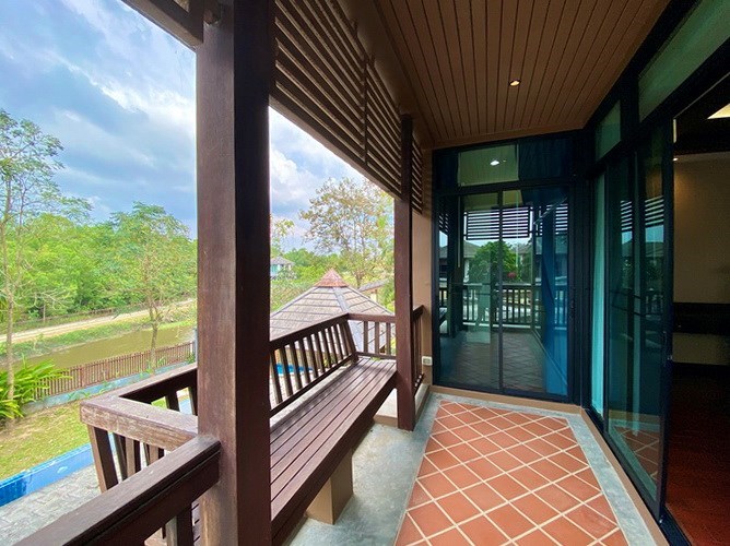 House for sale Pattaya showing the balcony view 