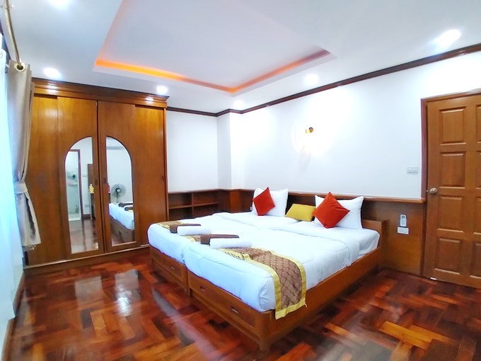 House for sale Pattaya showing the fourth bedroom 