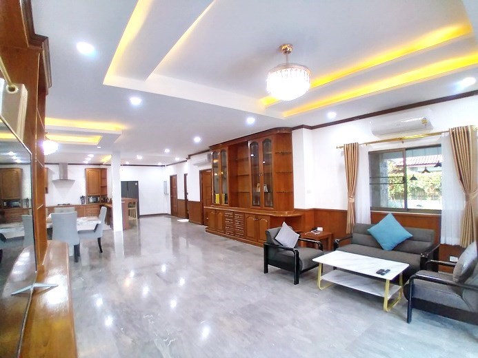 House for sale Pattaya showing the living area House for sale Pattaya showing the living area