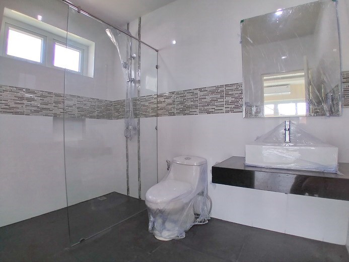 House for sale Pattaya Mabprachan showing the second bathroom House for sale Pattaya Mabprachan showing the second bathroom