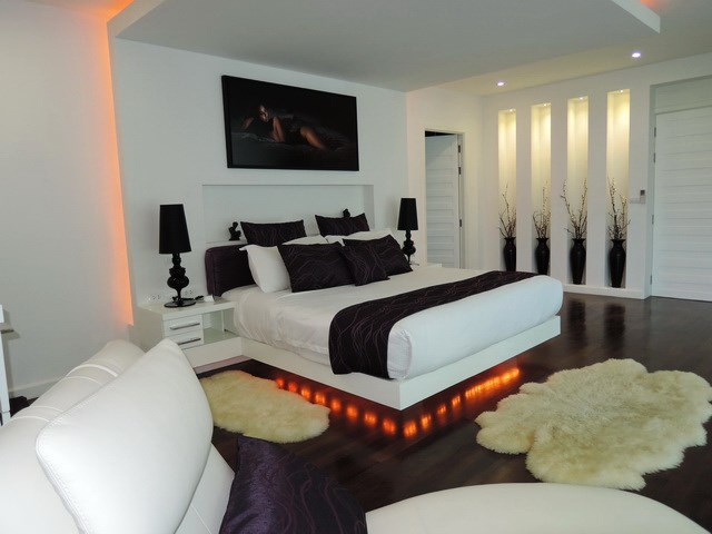 House for sale Pattaya Phoenix Golf Course showing the master bedroom