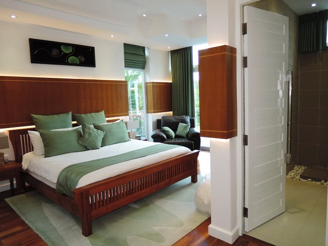House for sale Pattaya Phoenix Golf Course showing the third bedroom with ensuite