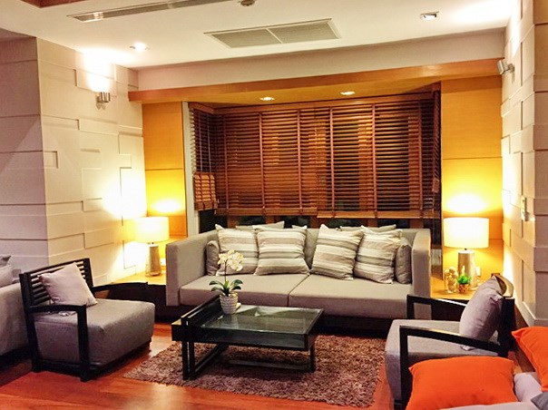 House for sale Pattaya Wong Amat beachfront showing the living area House for sale Pattaya Wong Amat beachfront showing the living area
